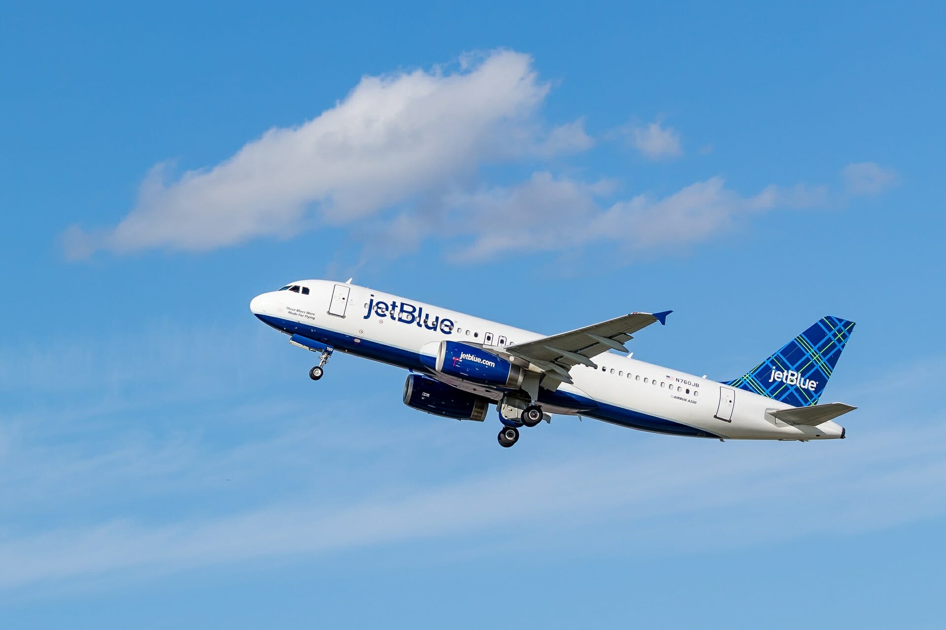 Jetblue debuts brief but bigger bonus for businesses and elite credit card customers