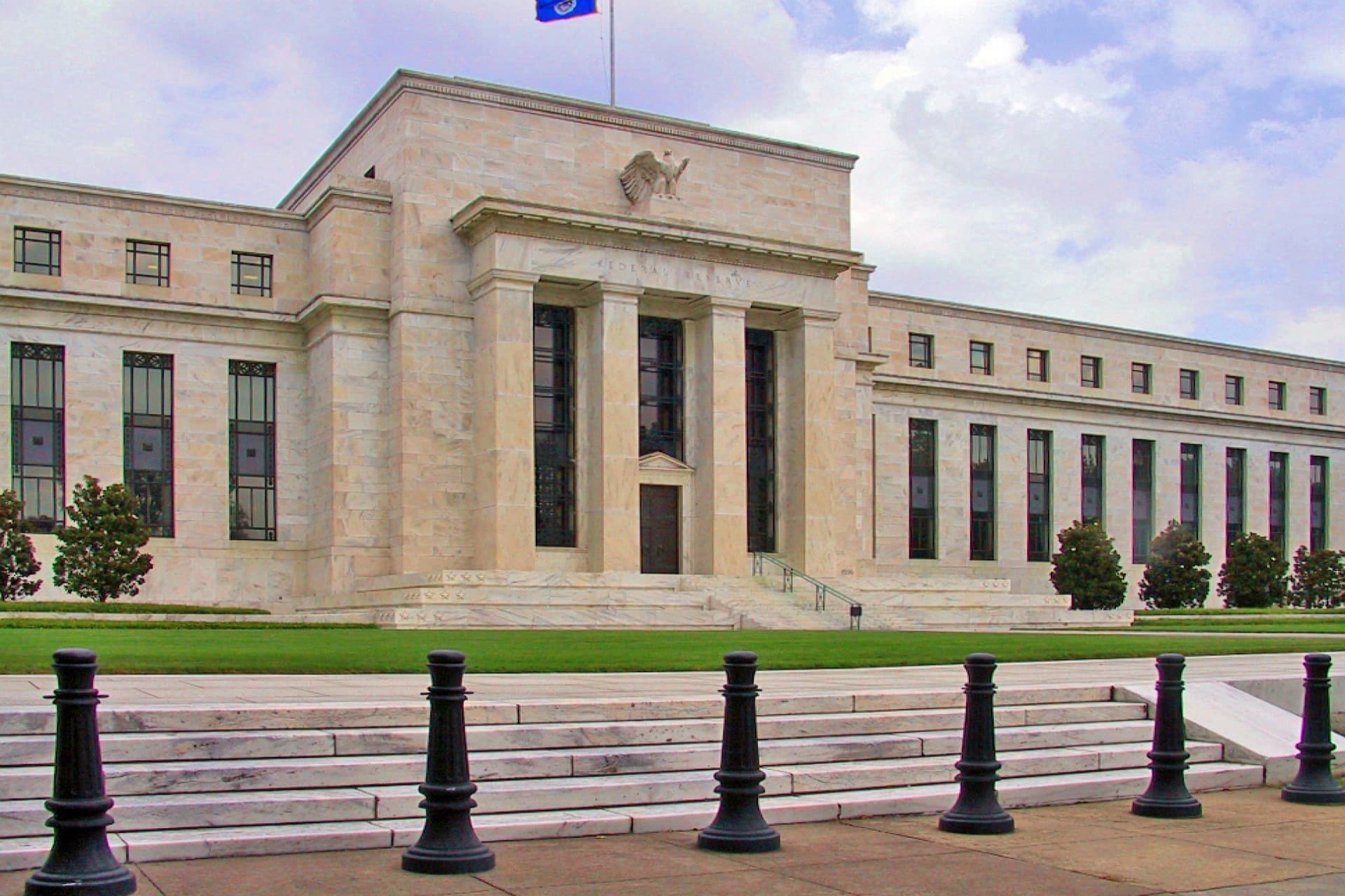 Fed pauses interest rate hikes